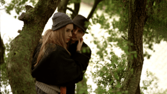 «Κίτρινο Φεγγάρι, η Μπαλάντα της Λέιλα και του Λη»: Ένα ενήλικο παραμύθι στο Θέατρο Βαφείο