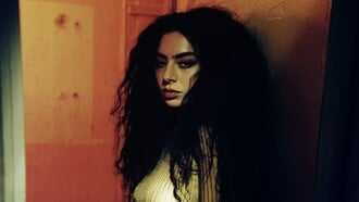 Μουσικάρες για ένα Σάββατο: 14 κομμάτια για να πολεμήσεις τα January Blues