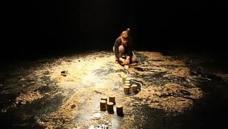 «Αν μ' ακούς, θα γίνω σεισμός»: Μια performance για τα όρια της ανθρώπινης αντοχής