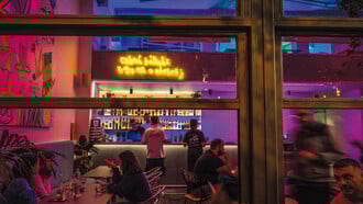 Κουλ Άθενς: Απογευματινό ποτό στο πιο κουλ στέκι της Καλλιθέας