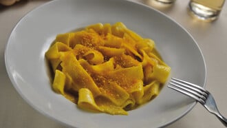 Τρελή Ροδιά: Μια γαστροταβέρνα που δίνει μαθήματα ελληνικής κουζίνας