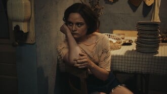 Ο Ήχος της Πτώσης»: H Λευκή Κορδέλα αυτής της δεκαετίας