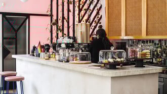 Bayard café: Ένα στέκι που πηγαίνεις για καφέ, χωρίς κινητό