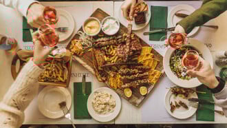 Πριγκηπέσα: Τα διάσημα κεμπάπια του Πρίγκηπα μόλις έφτασαν στη Θεσσαλονίκη