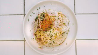 Διακοπές: Hot dog για πρωινό εκεί που είναι πάντα καλοκαίρι