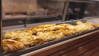 Πεντανόστιμες: Πίτες με φύλλο γιουφκά και σάντουιτς γεμισμένα με αλλαντικά και τυριά της ελληνικής παράδοσης