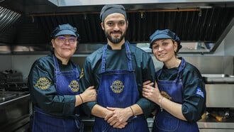 Ήρθε πλέον και στο κέντρο της Αθήνας ο γνωστός «ΜΠΑΜΠΗΣ» του Φαλήρου