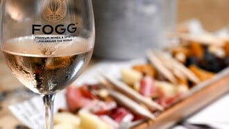 Η Σκιάθος «τσουγκρίζει» για την έναρξη της σεζόν: Το οινικό ραντεβού που καθορίζει τις λίστες του νησιού