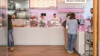 Overoll: Το brunch spot που έκανε το κρουασάν καθημερινή γεύση