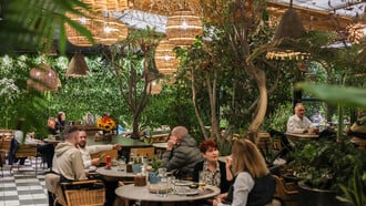 Λεύκες on the Side: Η πιο φρέσκια, all-day εκδοχή ενός γαστρονομικού θρύλου