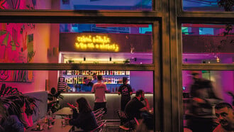 Koul Athens: Το πιο pop στέκι της Καλλιθέας είναι απολύτως κουλ