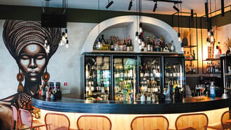 Ζιράφ: Ένα wine bar που τολμά να ξεχωρίζει