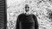 Θάνος Μικρούτσικος: κυνηγώντας την ουτοπία / 16 αναγνώσεις του έργου του