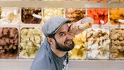 ΚΥΡΙΑΚΗ Φτιάχνει ο Κωνσταντίνος Καρακατσάνης το καλύτερο παγωτό στην Αθήνα;
