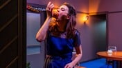 Μια «Κουκλίτσα» που τρώει τα κάδρα