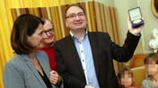 ΓΑΛΛΟΣ ΚΑΘΗΓΗΤΗΣ ΑΠΑΤΗ ΒΡΑΒΕΙΟ