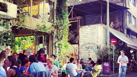 2 “Καφενεία” για Σαββατιάτικο μεσημεριανό μεζέ στο Κέντρο