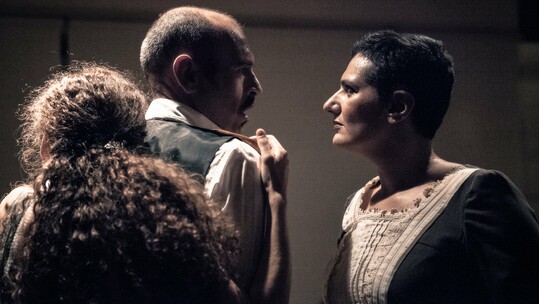 Χορεύοντας τη «Δεσποινίδα Τζούλια»