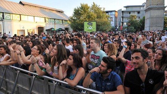 Μεγάλη επιτυχία είχε το χθεσινό Jumping Fish Festival 2013: Young Guitars... Groups & Heroes