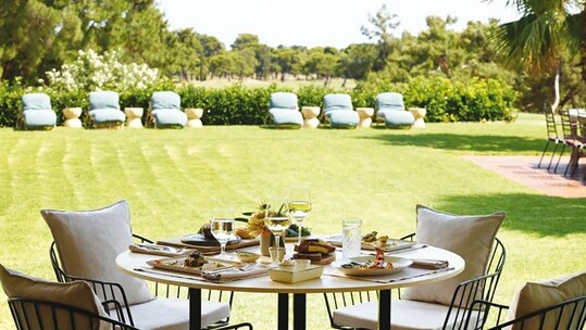 Colonial Restaurant Golf Prive Glyfada: Το νέο εστιατόριο του Golf Prive