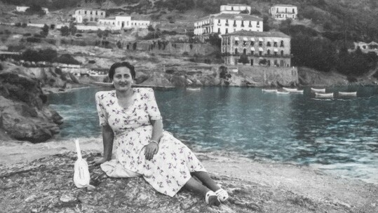 Πόπη Τσουκάτου, Consanguinity