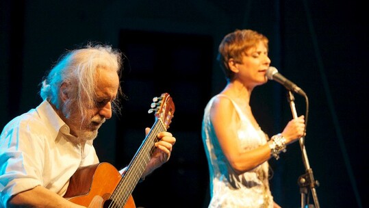 Νότης Μαυρουδής & Αναστασία Μουτσάτσου, «…με Βαμβακάρη και Τσιτσάνη»