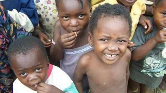 ΠΟΛΙΤΕΣ ΓΙΑ ΤΗΝ ΑΦΡΙΚΗ: «ΠΟΛΕΜΑΜΕ ΤΗ ΦΤΩΧΕΙΑ, ΤΡΑΓΟΥΔΑΜΕ ΓΙΑ ΤΗΝ ΑΦΡΙΚΗ»