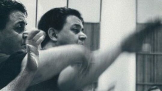 ΜΟΥΣΙΚΟ ΣΥΝΟΛΟ «ΜΑΝΟΣ ΧΑΤΖΙΔΑΚΙΣ», ΜΑΡΙΟΣ ΦΡΑΓΚΟΥΛΗΣ, ΕΛΛΗ ΠΑΣΠΑΛΑ: «ΡΩΜΑΪΚΗ ΑΓΟΡΑ»