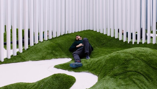 Room 18 / Ο σχεδιασμός ενός τυπικού δωματίου ξενοδοχείου