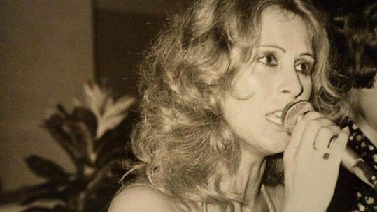 Η Ρένα Κουμιώτη στο Τσάι στη Σαχάρα