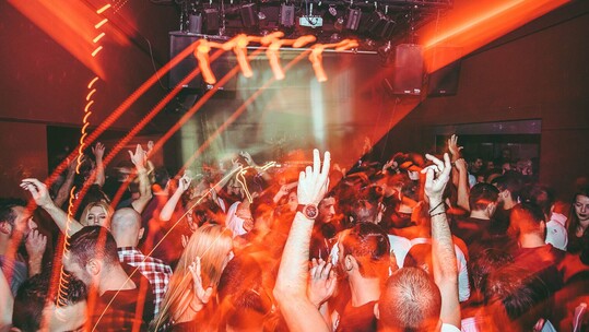 Club Closing Weekend στο six dogs