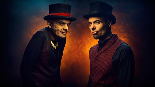 Opera Chaotique, Είναι τρελοί αυτοί οι Έλληνες