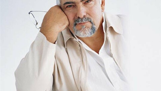 O δημοφιλής ψυχίατρος και συγγραφέας Χόρχε Μπουκάι στην Αθήνα.