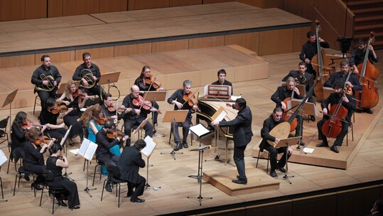 Η Καμεράτα με όργανα εποχής σε ένα πρόγραμμα αφιερωμένο στον Μότσαρτ