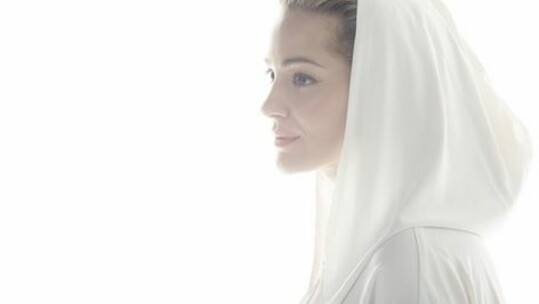 Βαβέλ: Το νέο εγχείρημα της Νατάσσας Μποφίλιου, του Θέμη Καραμουρατίδη και του Γεράσιμου Ευαγγελάτου