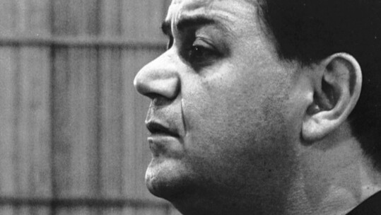 «Μάνος Χατζιδάκις: Είδωλο στον καθρέφτη»: Επετειακή προβολή ντοκυμαντέρ στην Ελληνοαμερικανική Ένωση