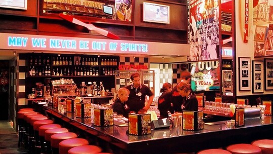Το πιο ανατρεπτικό, latin αποκριάτικο party στα TGI Fridays Κολωνακίου
