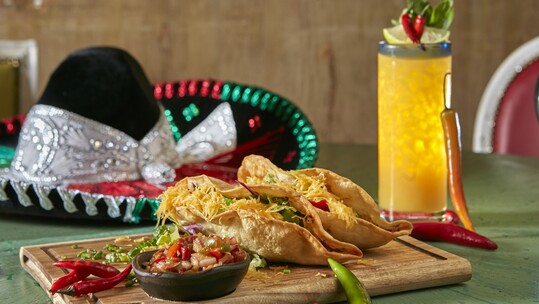 Η μεγαλύτερη μεξικάνικη φιέστα που έχεις δει ποτέ έρχεται στο Dos Hermanos