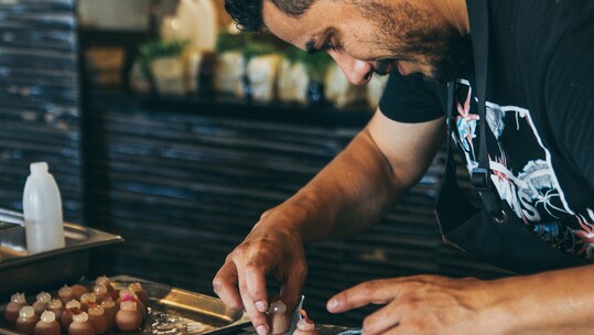 Βραβευμένος Μεξικανός σεφ επιμελείται ένα pop up μενού με τάκος στο Mama Roux