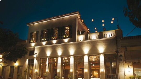 L’ Αmiral: Σύγχρονη άποψη για τη γεύση σε ένα υπέροχο νεοκλασικό κτίριο του 1870