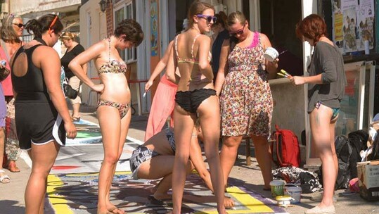 Το πιο πολύχρωμο φεστιβάλ του καλοκαιριού έρχεται στα Μάταλα