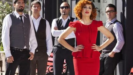 Οι Penny and the Swingin’ Cats νικητές του Jumping Fish Artist Contest
