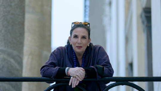 ΔΗΜΟΤΙΚΟ ΘΕΑΤΡΟ ΠΕΙΡΑΙΑ: ΛΙΝΑ ΝΙΚΟΛΑΚΟΠΟΥΛΟΥ «ΔΙΚΑΙΩΜΑ»