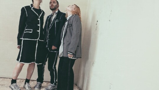 Οι πρώτες φωτογραφίες από την performance «Κοίτα, ανθρωπάκο»