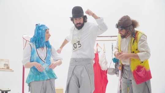 «O Ραφτάκος των λέξεων», η sold out παράσταση της θεατρικής ομάδας ΜΙΚΡΟΣ ΝΟΤΟΣ επιστρέφει 