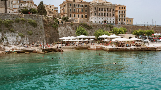 Imabari: Το απόλυτο all-day spot για το καλοκαίρι στην Κέρκυρα.