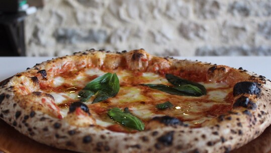 Il Pazzo: Στα Γιάννενα φάγαμε αυθεντική Ναπολιτάνικη pizza σε ένα spot που αφηγείται τη δική του ιστορία 