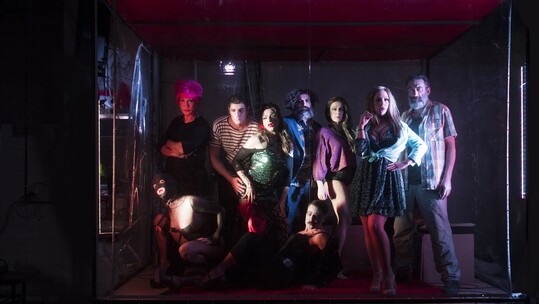 Τα «Κόκκινα φανάρια» ανάβουν τα queer φώτα τους στον Cartel Τεχνοχώρο
