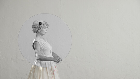 Η έκθεση «La bella Greca»  ή ό,τι απέμεινε κόκκινο νήμα πριν τον μίτο στα Χανιά