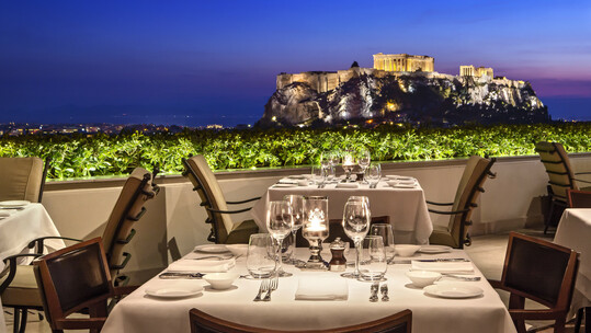 HAPPY VALENTINE’S DAY: Προτάσεις για μια ρομαντική εμπειρία στο Ξενοδοχείο Μεγάλη Βρεταννία 